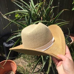 Beige summer floppy hat with white accent